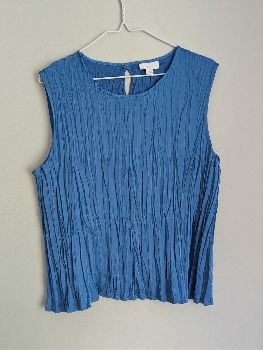 J.Jill Women’s Large Crinkle Blouse Blue Sleeveless Top Keyhole Back Neckline